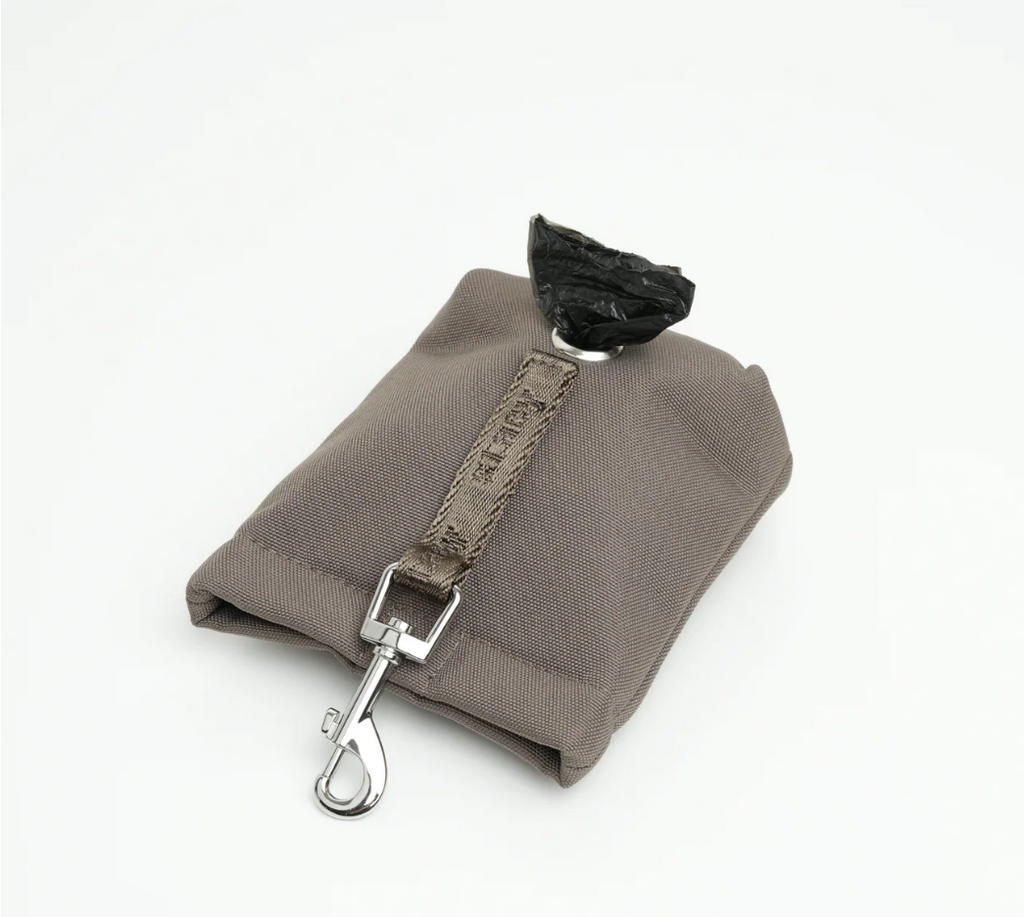 Elma Active Treat Bag w. Waste Bag Holder | Taupe