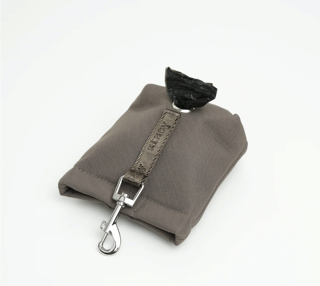 Elma Active Treat Bag w. Waste Bag Holder | Taupe