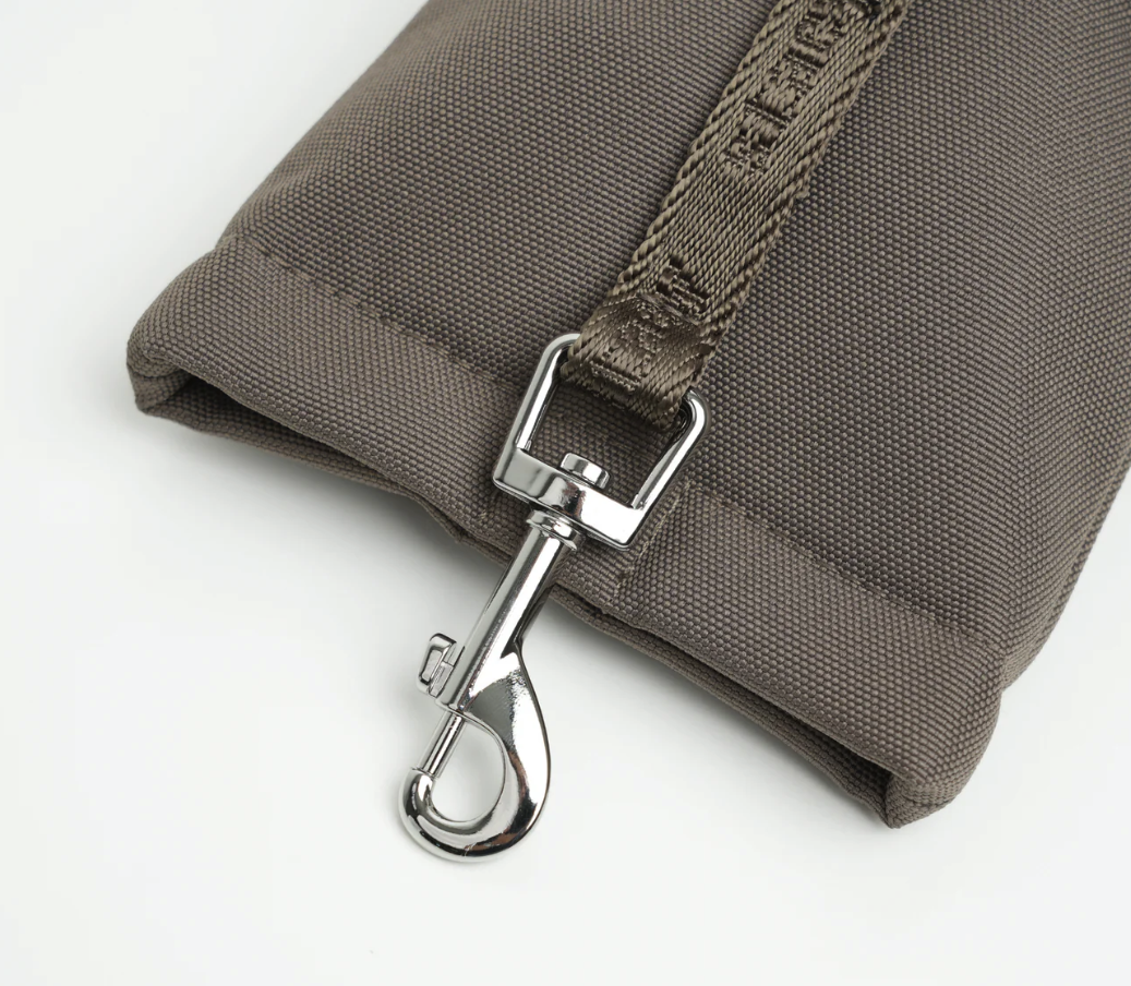 Elma Active Treat Bag w. Waste Bag Holder | Taupe