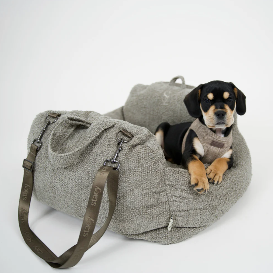 Tova 2-in-1 bílsæti | Oat Bouclé