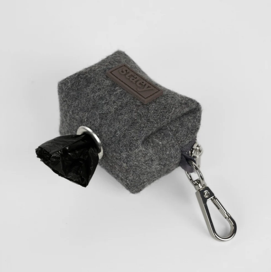 Elma kúkapokahaldari | Stone